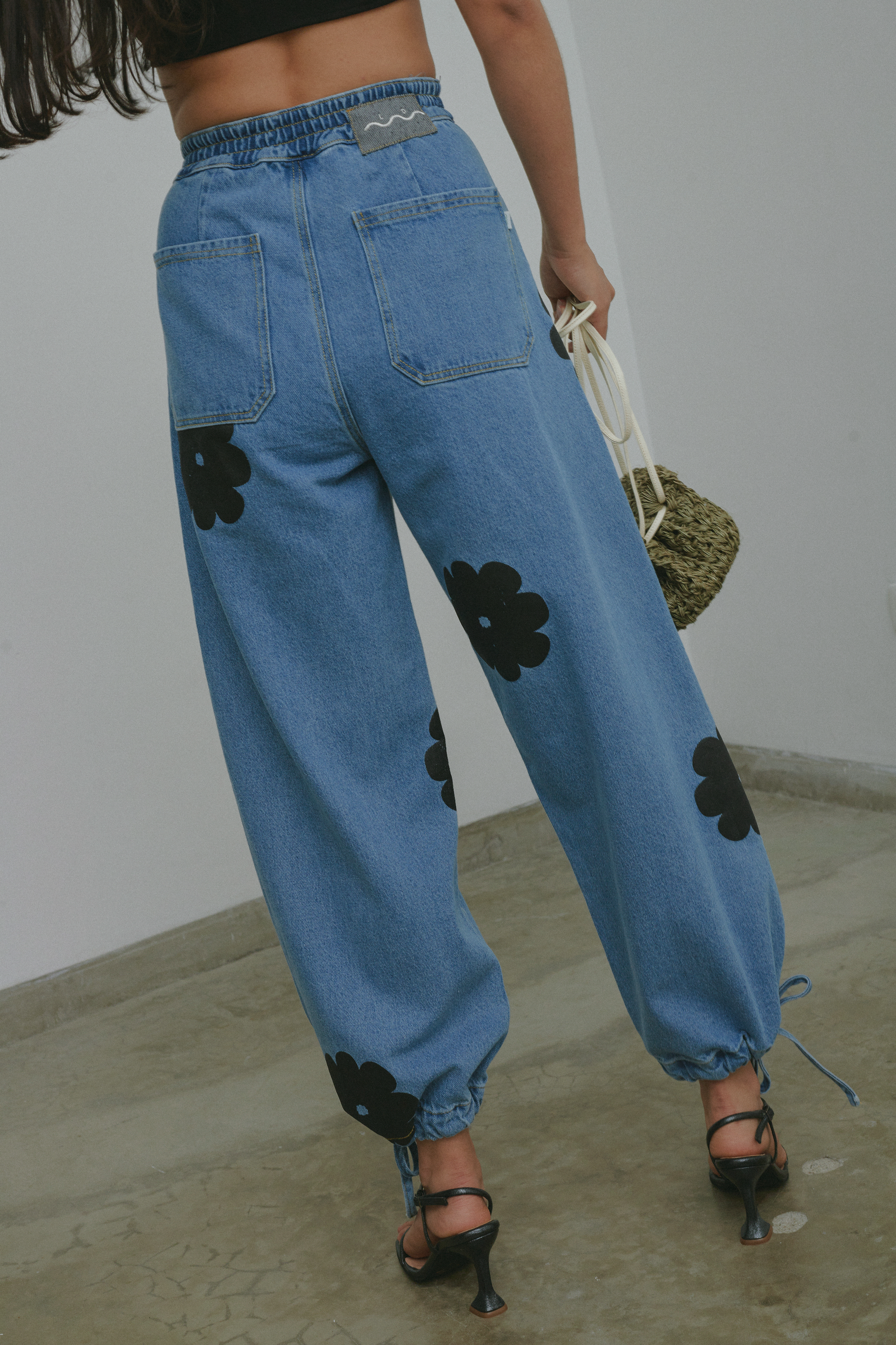 The Flower Relax Jeans – s i x x t a . c o m